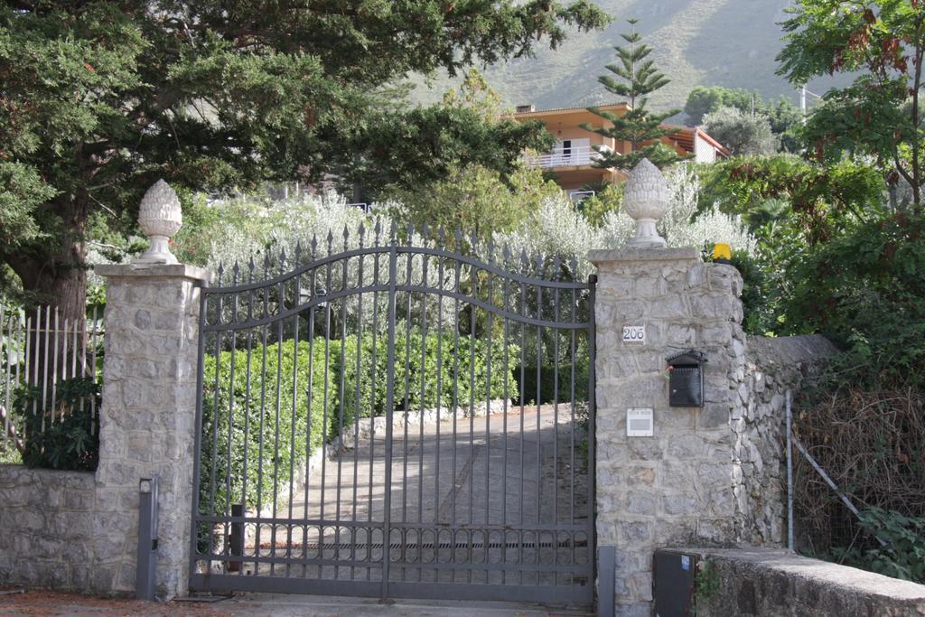 Lomarchi Holiday Home Carini Exterior photo